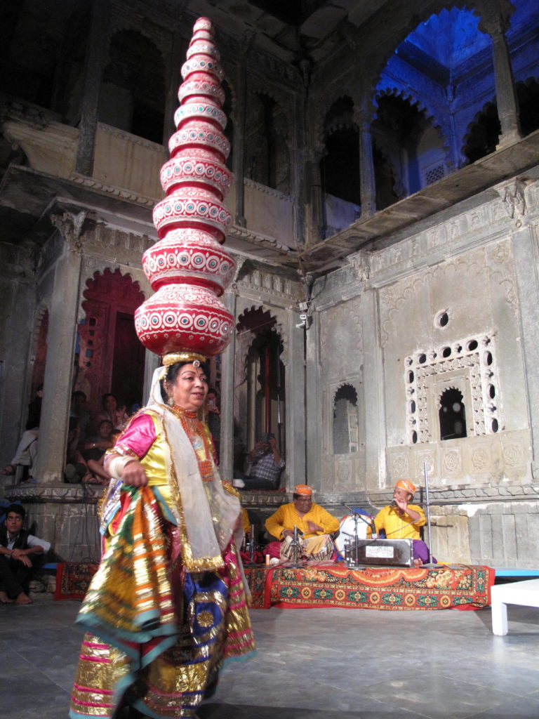 31_udaipur_dance_jugs